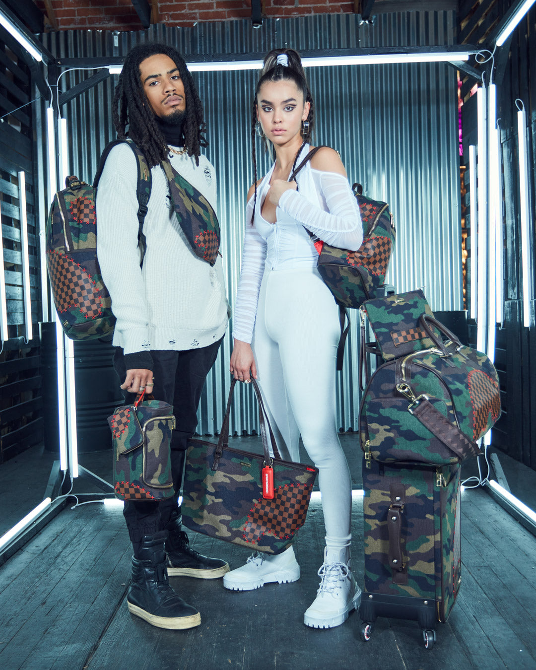 THE PARADOXX SHARK TOILETRY BAG